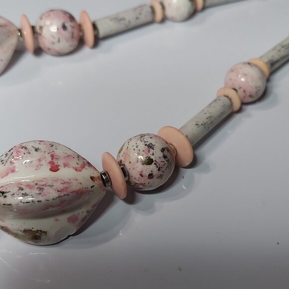 Necklace White Pink with painted designs Glass Beads 18" Japan - Picture 5 of 8